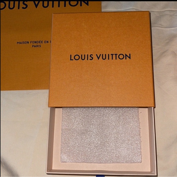 Louis Vuitton empty box with paper bag - Picture 4 of 7